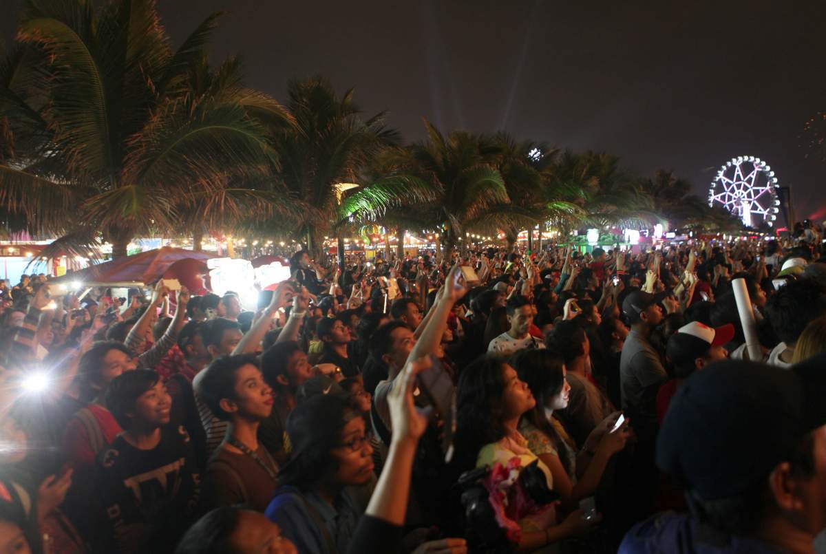 Filipinos take photos of the fireworks display as they welcome the New Year in Manila, Philippines. Friday, Jan. 1, 2016. Traditionally Filipinos welcome the New Year with firecrackers, fireworks, midnight snacks known as “media noche” and almost anything to make the loudest noise possible.
