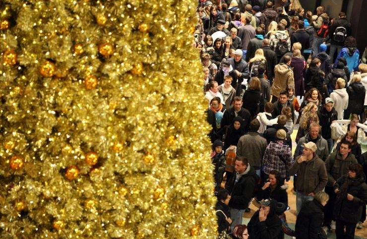 Oops, you did it again. You procrastinated with your holiday shopping.  Don't worry, though - your gift-buying experience doesn't have to look like this.