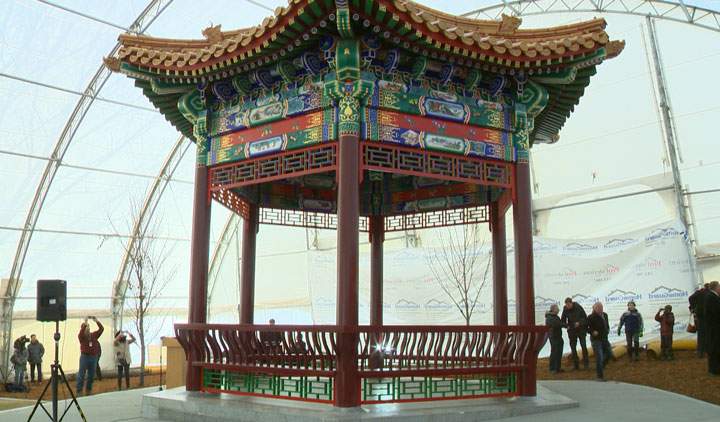 A work of art has been donated as a commemoration of the first Chinese immigrants to move to Saskatoon.