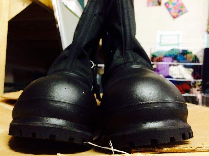 Family donates 122 winter boots to Streets Alive Mission - image
