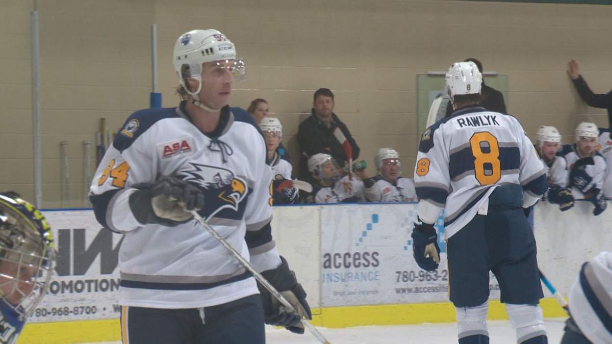 Former Edmonton Oiler Ryan Smyth signs with Stony Plain Eagles.