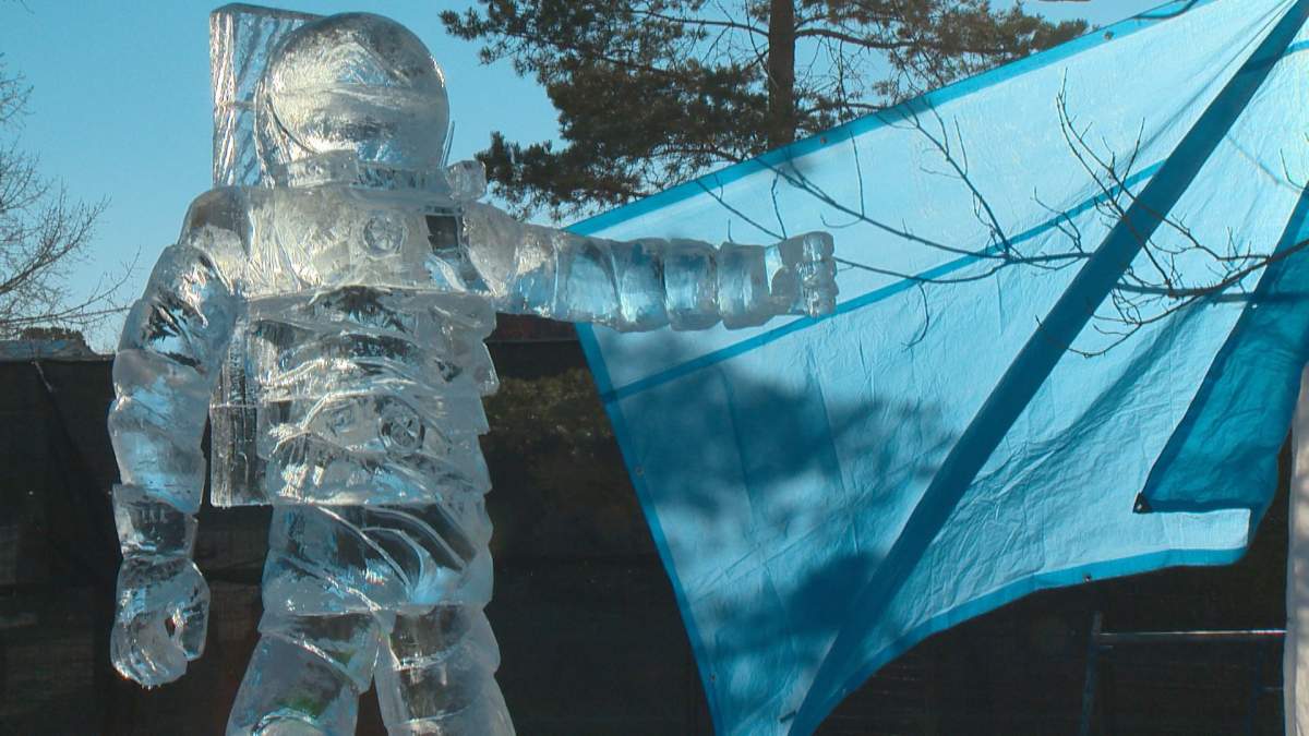 Mild weekend weather has Edmontonians flocking to Ice on Whyte - image