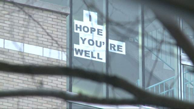 ‘Hello from the other side’: hospital patient posts Adele ‘Hello’ lyric in window, everyone answers - image