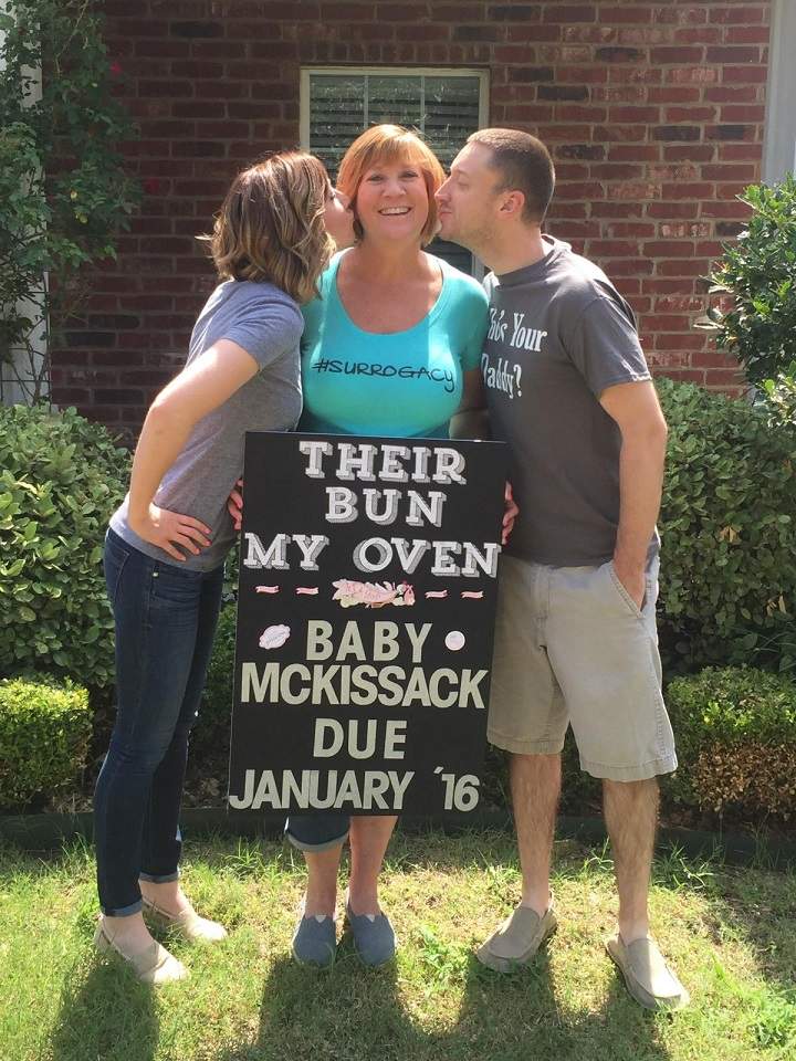 54-year-old Texas woman gives birth to own granddaughter as a surrogate - image