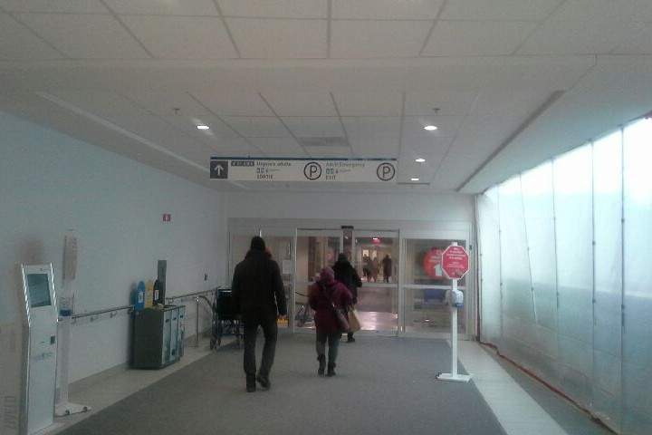 Some MUHC employees say some parts of the super hospital are frigid because too much cold air is being let in from the outside, Thursday, January 21, 2016.