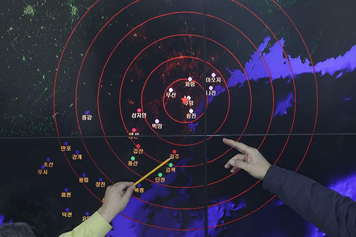 Ko Yun-hwa , of the Korea Meteorological Administration Administrator and Yun Won-Tae, an Earthquake and Volcano of the Korea Meteorological Administration Director General checks the screen of show a seismic waves from North Korea at the Korea Meteorological Administration centre on January 6, 2016 in Seoul, South Korea.