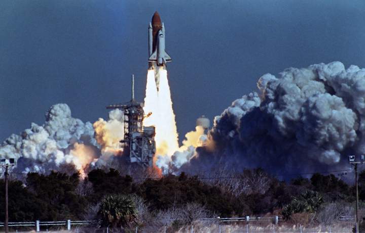 The space shuttle Challenger lifts off on January 28,1986, from the Kennedy Space Center.