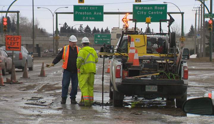 Crews repair water main break with plenty of time before rush hour Monday morning.