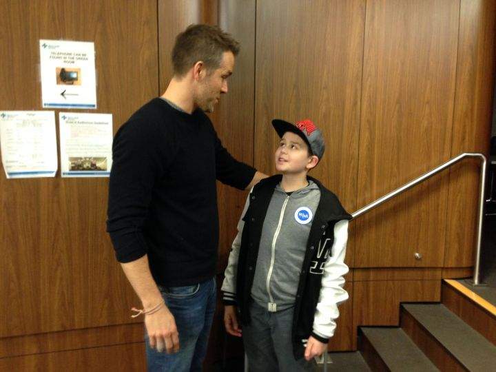 Ryan Reynolds meets 13-year-old Connor McGrath at Edmonton’s Stollery Children’s Hospital on Jan. 8, 2016. McGrath is battling cancer.