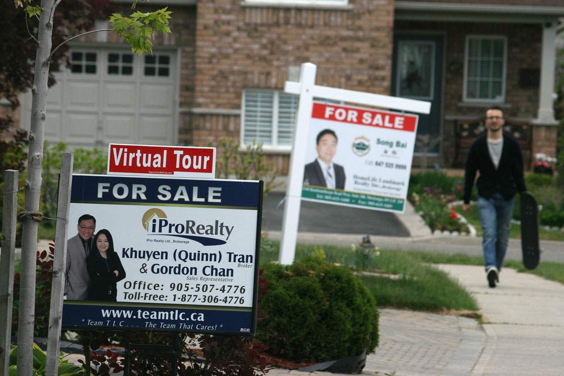 The average price of a detached home in Toronto's suburbs rose 20.9 per cent in January compared to January 2015.