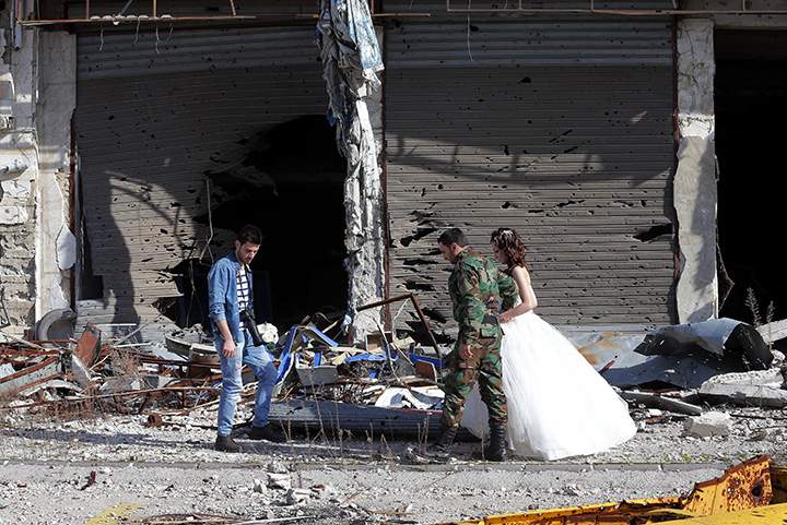 IN PHOTOS: Newlywed Syrian couple pose for wedding pictures amid ruins of war-ravaged city of Homs - image