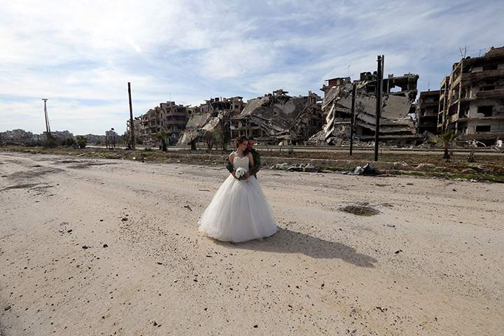 IN PHOTOS: Newlywed Syrian couple pose for wedding pictures amid ruins of war-ravaged city of Homs - image