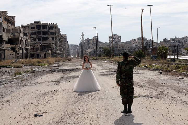 IN PHOTOS: Newlywed Syrian couple pose for wedding pictures amid ruins of war-ravaged city of Homs - image
