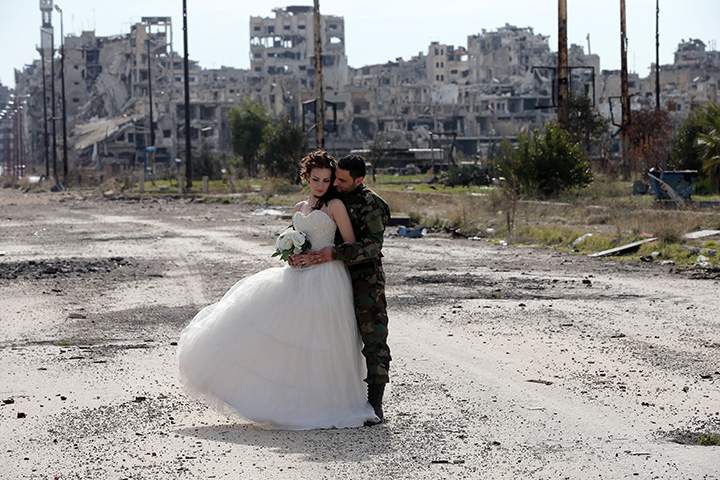 IN PHOTOS: Newlywed Syrian couple pose for wedding pictures amid ruins of war-ravaged city of Homs - image