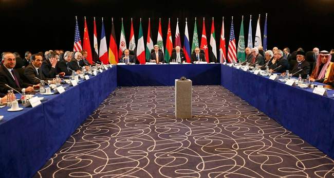 U.S. Secretary of State John Kerry , center, second left, and Russian Foreign Minister Sergey Lavrov, center left, attend the International Syria Support Group (ISSG) meeting in Munich, Germany, Thursday Feb. 11, 2016, together with members of the Syrian opposition and other officials. 