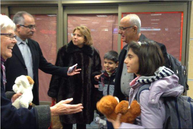 Volunteers learn how to help Syrian refugees - image