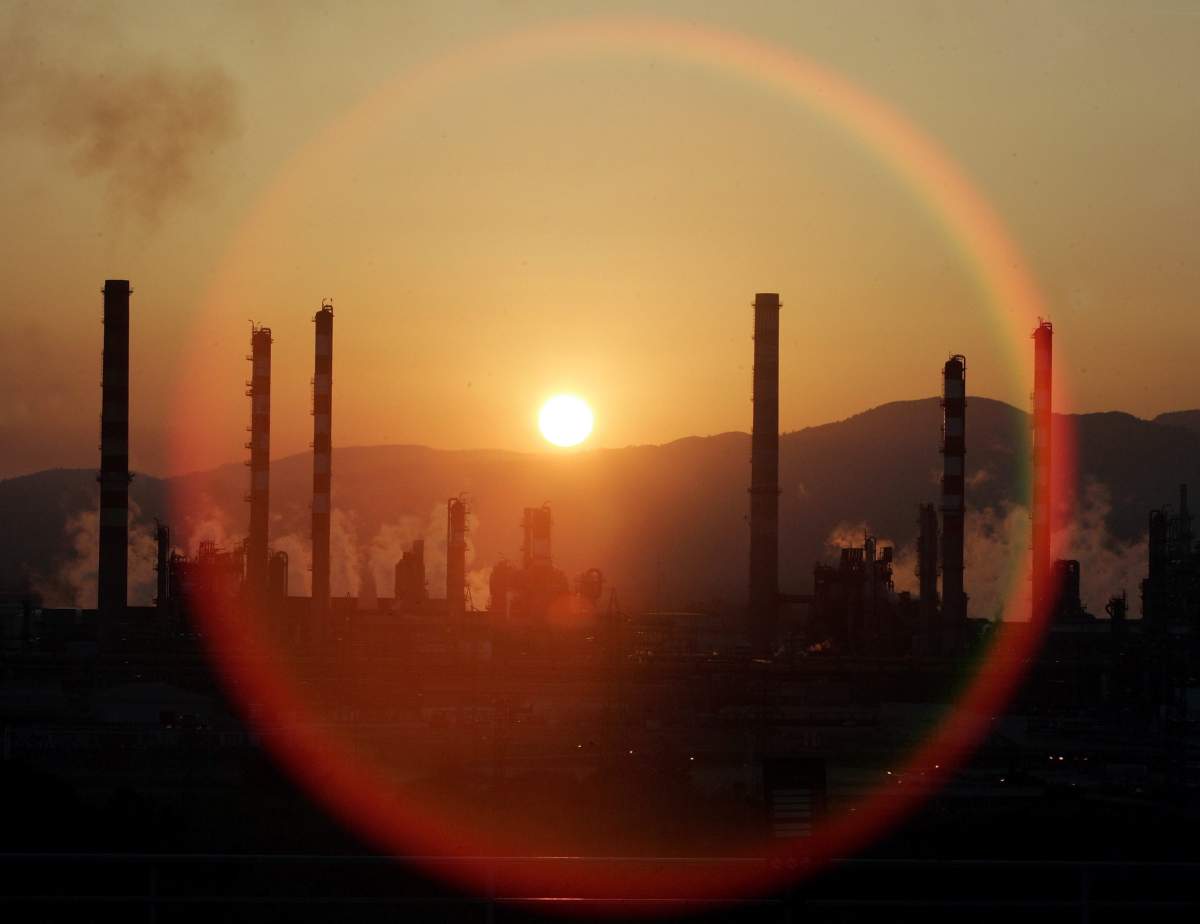 The price of oil plummeting in Alberta and the affects it has on our economy is something Global News Halifax's Andrea Dion believes is an issue facing Canadians. 