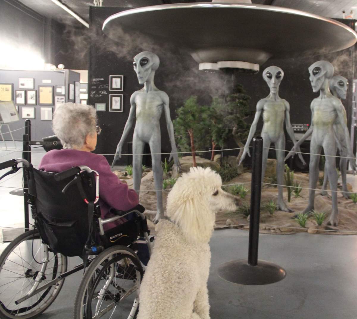 Norma and her poodle Ringo visit the aliens at the International UFO Museum & Research Center at Rosewell, New Mexico