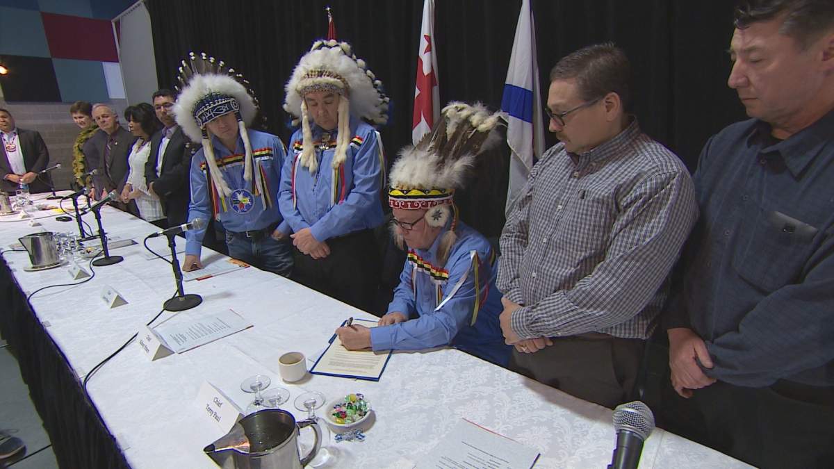 Mi'kmaq chiefs sign a health data sharing agreement on March 25, 2016.