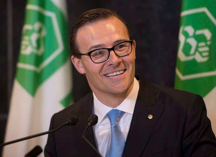 The new Desjardins president Guy Cormier at a news conference following his election, Saturday, March 19, 2016, at the Desjardins headquarters in Levis, Que.