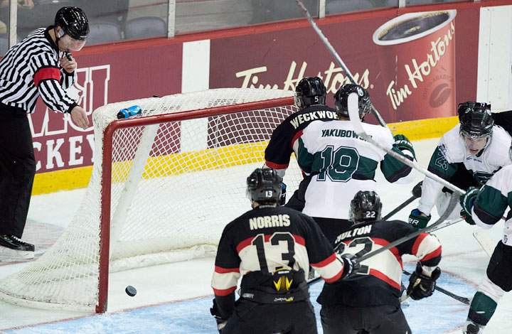 Parker Thomas scores in fourth overtime, Saskatchewan Huskies edge Carleton Ravens in CIS men's hockey opener.