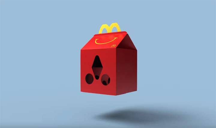 Starting this week, the fast food chain will start handing out the boxes at its Swedish locations. The special edition box allows kids to pop out a cut out for the goggles and fold it into a viewer similar to Google Cardboard.
