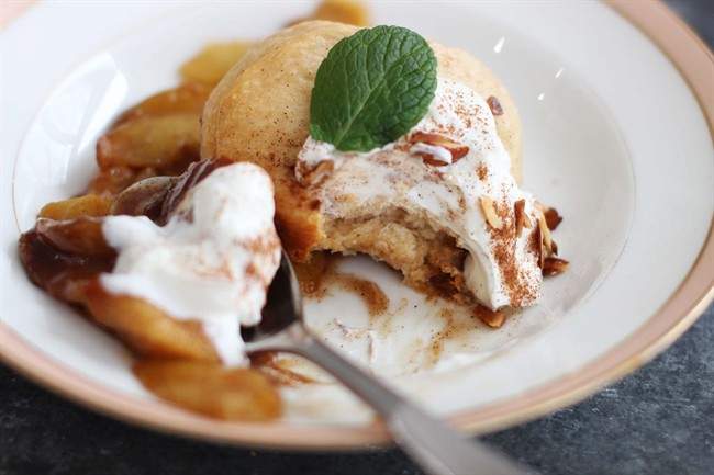 This Feb. 8, 2016 photo shows slow cooker peach cobbler in Concord, N.H.