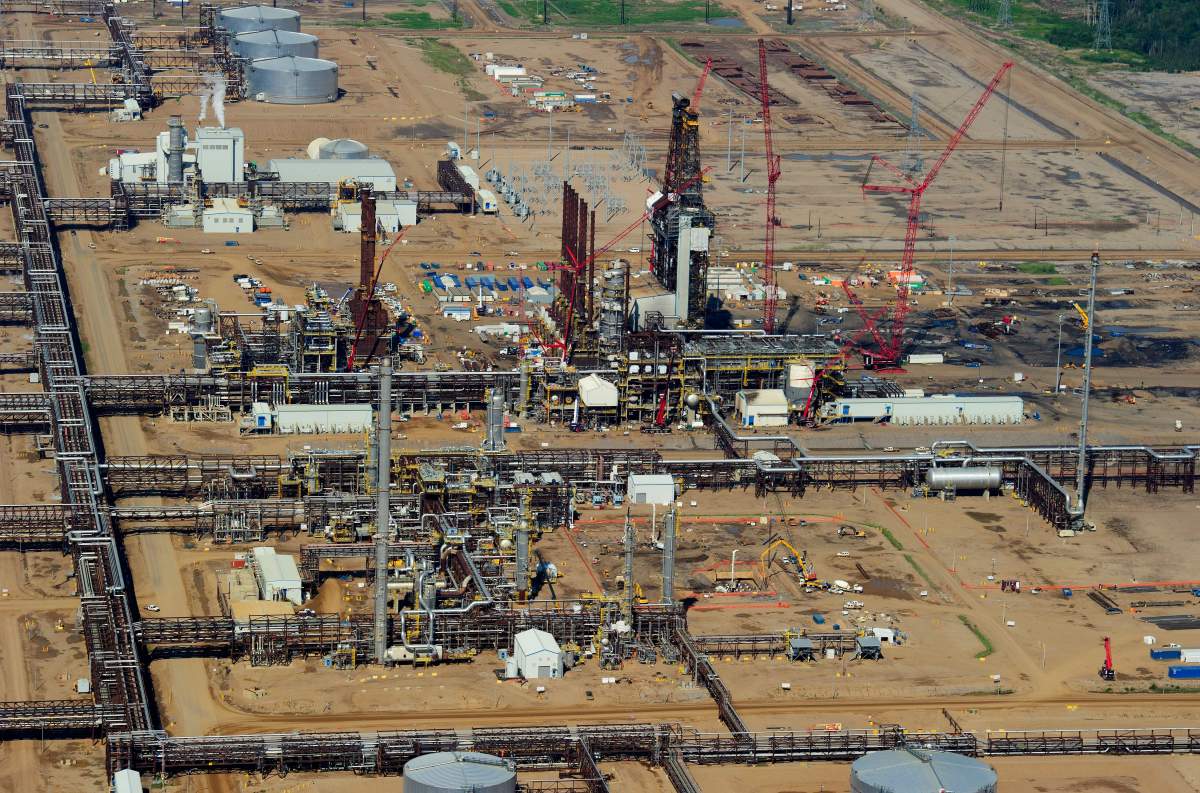 CNRL (Canadian Natural Resources Limited) Horizon oil sands upgrader near Fort McMurray, Alberta.  The Canadian Press Images/Larry MacDougal.