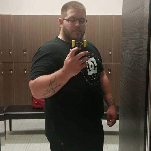 This is Ryan Clarke’s very first progress photo. At this point, he lost 7lbs.