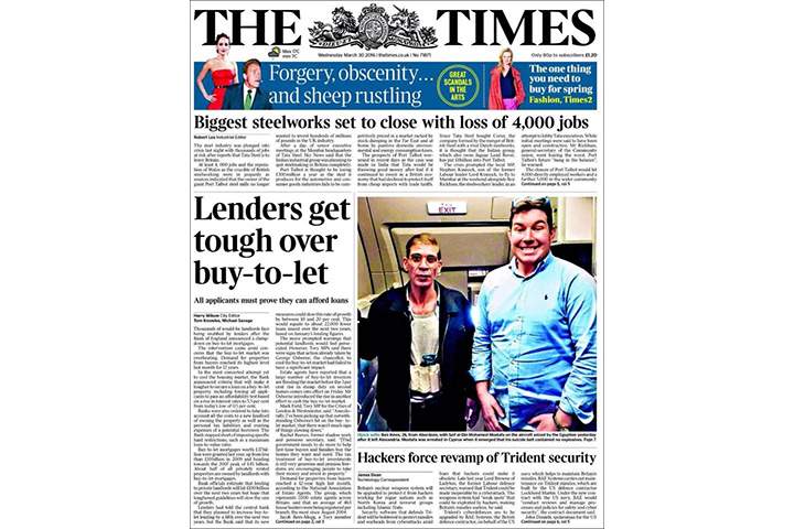 Photobomb: British hostage poses for photo with alleged EgyptAir hijacker - image