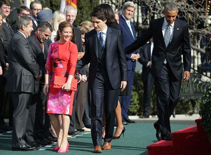 Prime Minister Justin Trudeau escorts his wife Sophie Grégoire-Trudeau during an arrival ceremony with U.S. President Barack Obama at the White House, March 10, 2016.