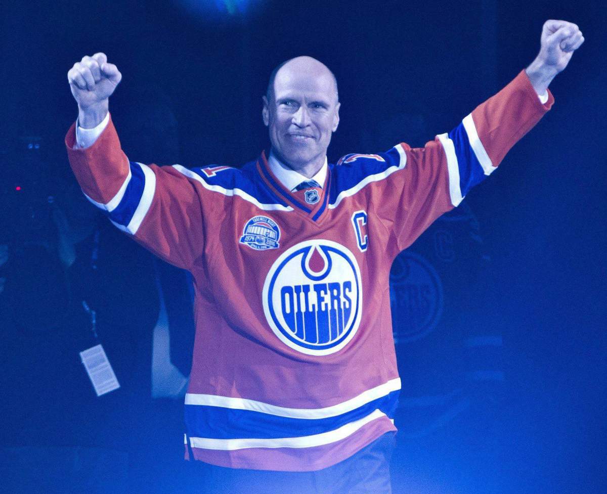 Former player Mark Messier waves to the crowd during the Edmonton Oilers farewell ceremony at Rexall Place in Edmonton, Alta., on Wednesday April 6, 2016.