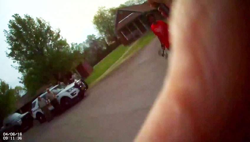 Tennessee woman caught on camera attacking police with medieval-like axe - image