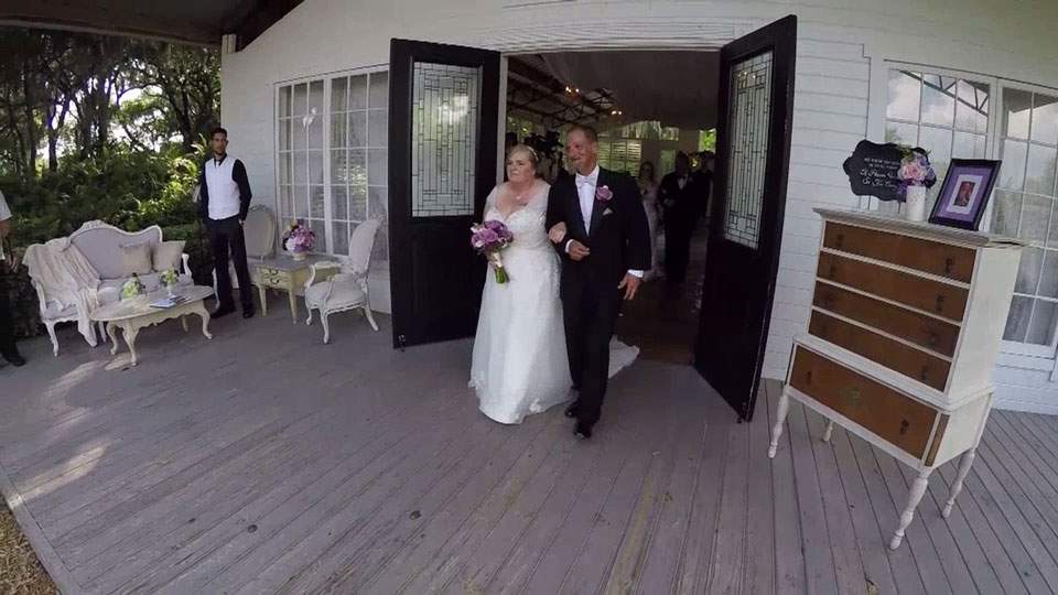 Homeless Florida couple marries after community rallies together - image