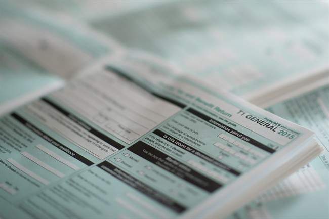 The T1 General tax form for 2015 is shown in this photo.