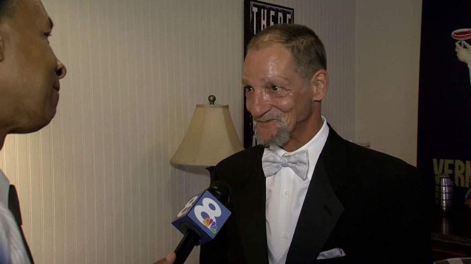 Homeless Florida couple marries after community rallies together - image