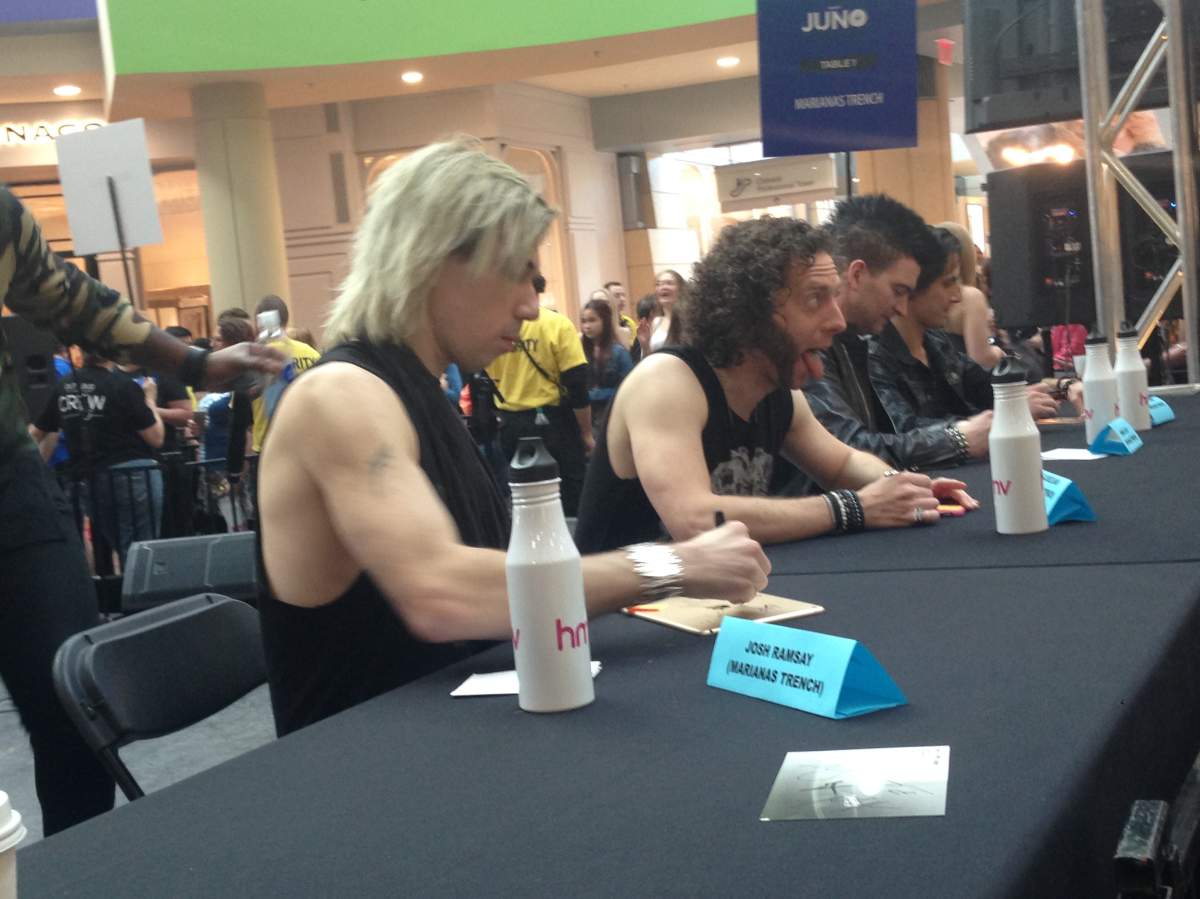 Canadian music fans meet favourite artists at JUNO Fan Fare - image