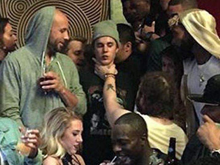 Justin Bieber gets choked by Post Malone