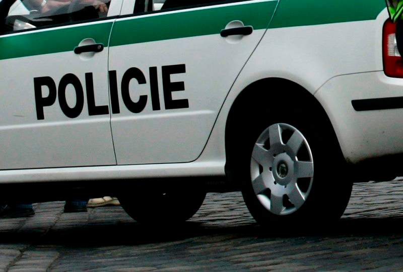 Czech police say one of their officers
drank too much and crashed his Jeep Grand Cherokee into a total of
51 parked cars in Prague.
