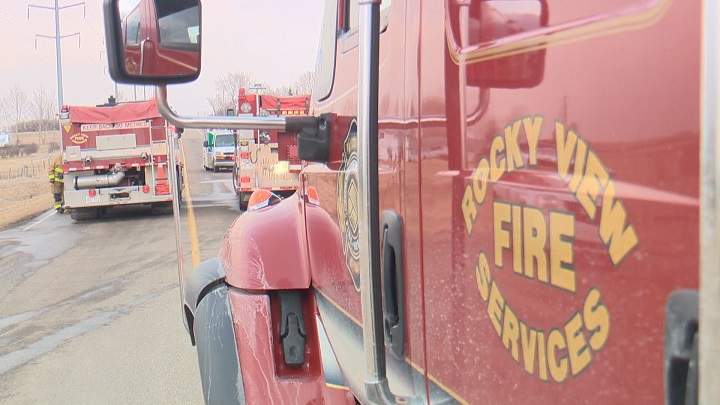Dry conditions, wind hamper efforts to extinguish grass fire east of Airdrie - image