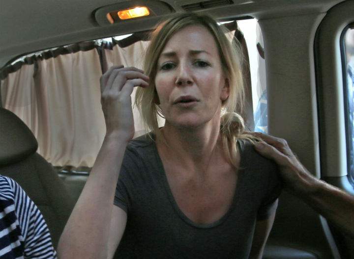  Australian mother Sally Faulkner and a TV crew caught up in a high-profile child custody battle and detained in Beirut amid a botched attempt to take the woman's two children from their Lebanese father have returned to Australia. 