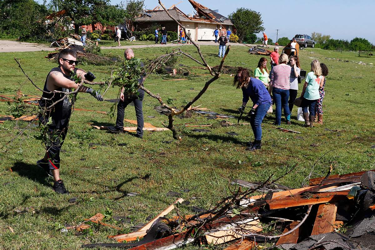 Stephen Goldstein, left, helps other volunteers pick up debris on Stark Lane in Sherman, Texas on Wednesday, April 27, 2016.