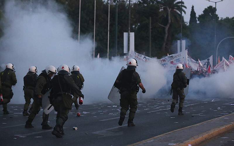 Riot police disperse demonstrators during minor clashes that broke out during a protest against reforms to the tax and pension system which are going to be voted on late on 08 May in the Greek parliament, in Athens, Greece, 08 May 2016.