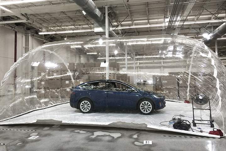 According to Tesla’s blog, researchers put a Model X in a car-sized bubble and exposed it to “extreme levels of pollution” – about 100 times more contaminated than what the U.S. Environmental Protection Agency classifies as “good.”.