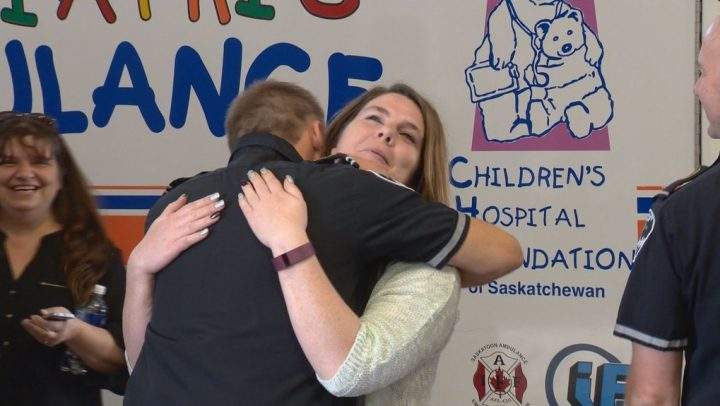 Twin brothers deliver smiles to Saskatoon paramedics five years later - image