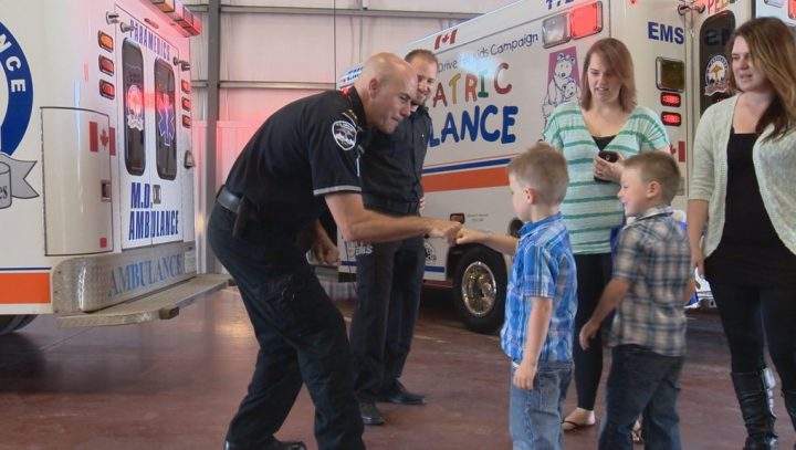 Twin brothers deliver smiles to Saskatoon paramedics five years later - image