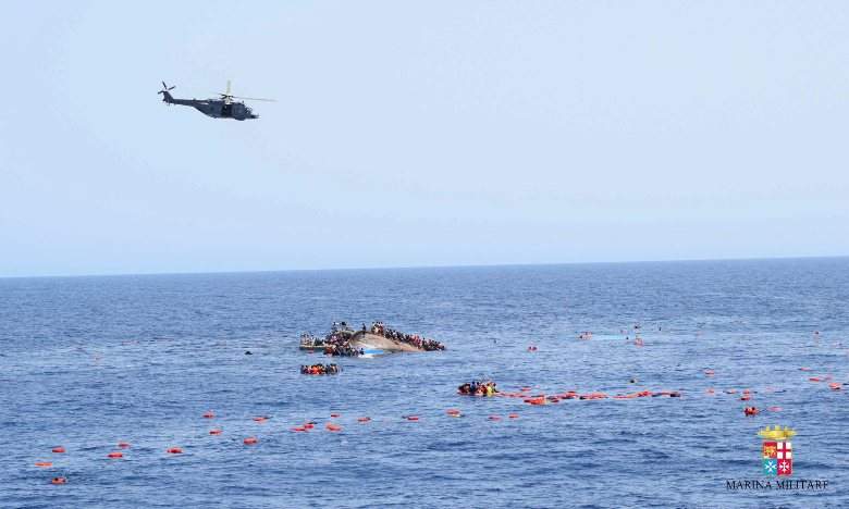 Dramatic images capture the moment a boat carrying hundreds of migrants sank, killing 5 - image