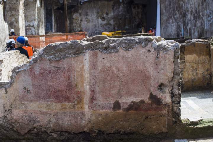 Photo of a Roman wall found beneath the streets of Rome.