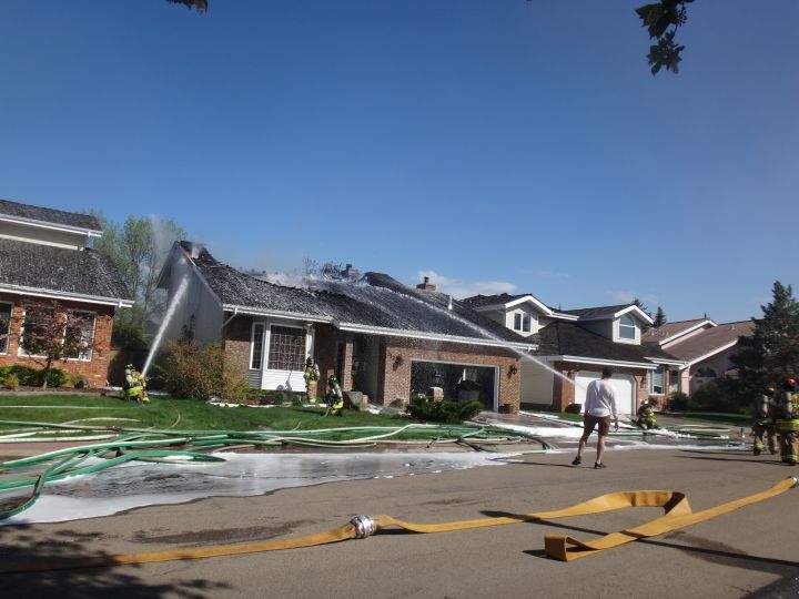 Fire in Wolf Willow damages homes, one of several fires burning in Edmonton’s River Valley Sunday - image
