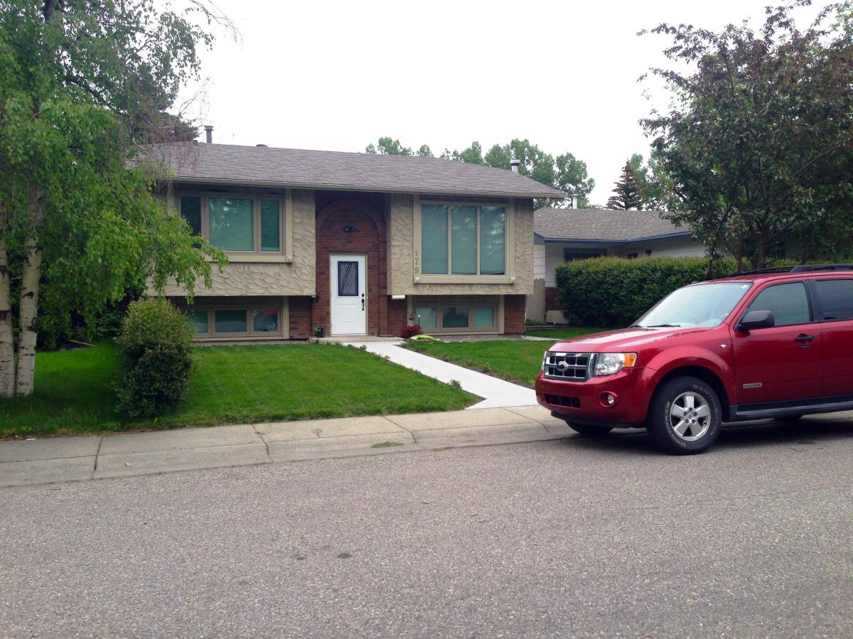 179 Midglen Place S.E., registered to Kenneth Alfred Jenkinson and Patricia Mary Jenkinson.
